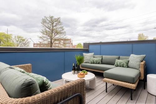 Outrider 1012 by AvantStay 5mins to Broadway Downtown w Balcony