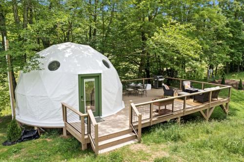 Outstanding Chic Dome with Private Deck in North Carolina
