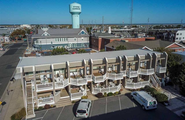 Outstanding efficiency unit located ideally between the shopping district of Stone Harbor and the beach at Sea Mist.