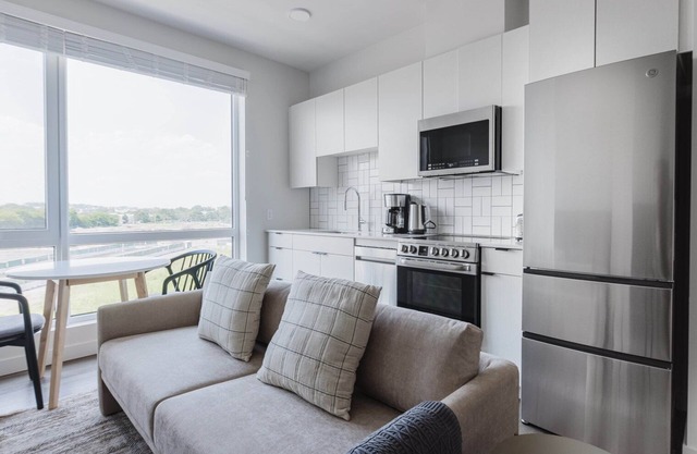 Outstanding Revere Studio w/EV Charging, Pool, Gym & W/D, by Blueground