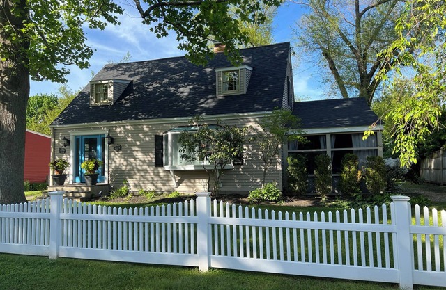 Overlook a Vineyard, Walk to the Beach, and only a Short Walk to Town - 5 Star!