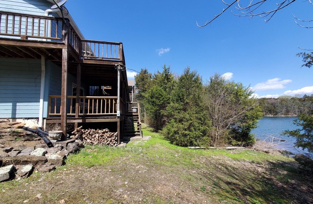 Owls Nest-Lakefront-Private Wooded Setting Sleeps 16