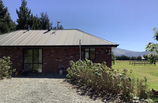 Oxford Holiday Cottage - Self catering, Mountain Views, 10 Acres