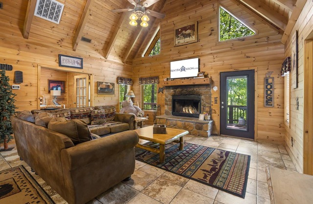 Ozark Preserve Premium Log Cabin HotTub Firepit Car Charger Free Tickets Near Thunder Ridge