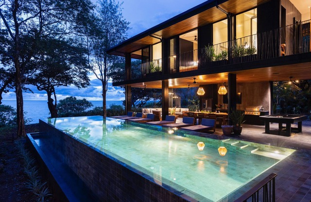 Pacific Ocean Front View Villa with Chef, concierge and daily cleaning.