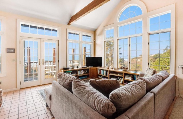 Pacific Ocean View Lodge