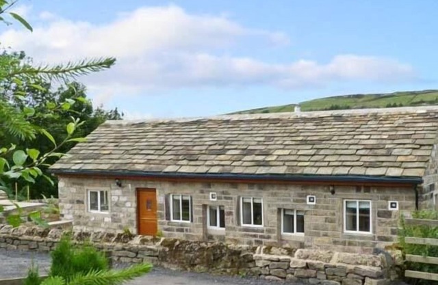 PACK HORSE STABLES, character holiday cottage in Hebden Bridge