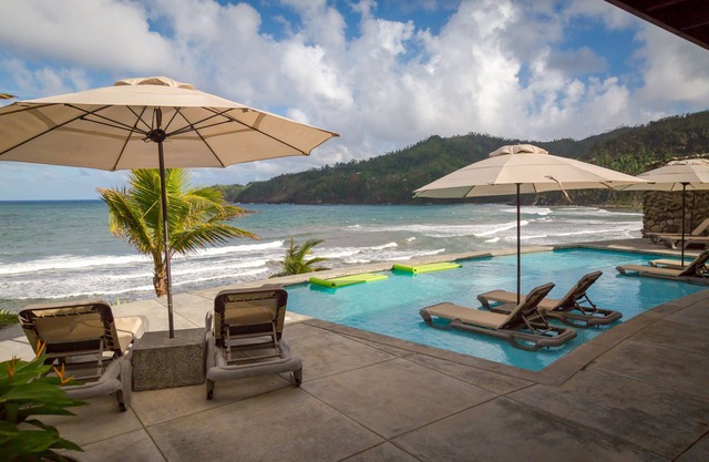 Pagua Bay House Oceanfront Cabanas