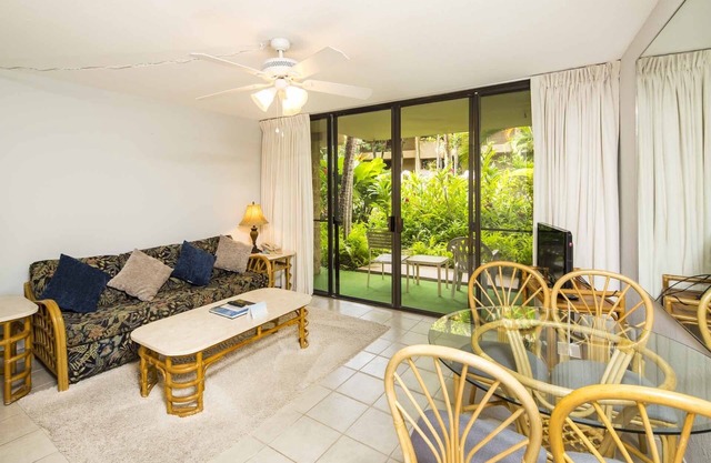 Paki Maui #118 1 Bedroom Condo by RedAwning