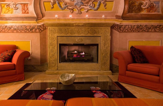 Palazzo Neri : A Historical Palazzo Situated On A Noble Square