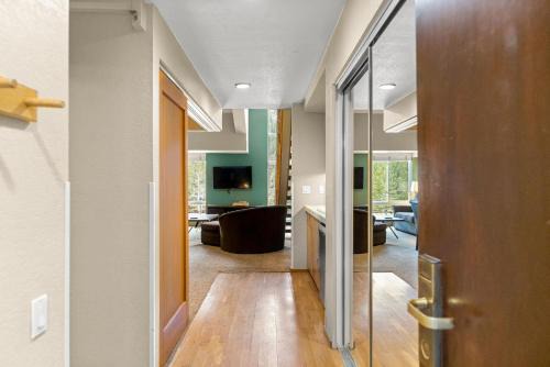 Palisades Tahoe Lodge Rentals Studio Loft #331