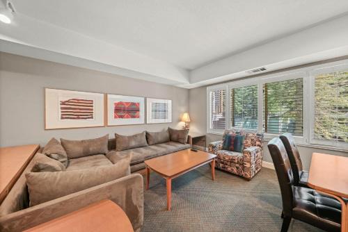 Palisades Tahoe Lodge Rentals Studio #226