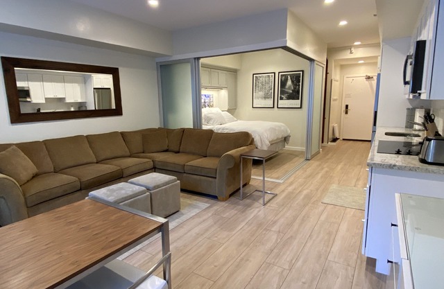Palisades Tahoe Lodge: Remodeled slopeside condo w/kitchenette &/Ski Area View