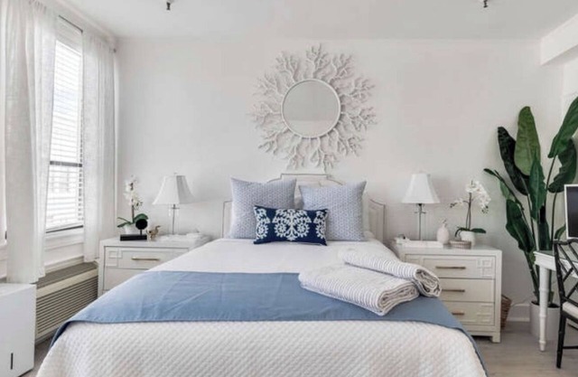 Palm Beach Chic Studio-kitchenette,pool,AC,fast WiFi,free parking,walk to beach