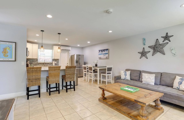 Palm Beach Townhome: 4 Mi to Juno Beach Park!