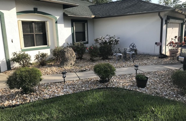 Palm Coast cottage, 3 bedroom 2 bath house w/office,city golf courses and beach.