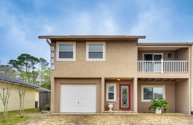 Palm Coast Duplex w/Private Yard ~ 3 Mi to Beach!