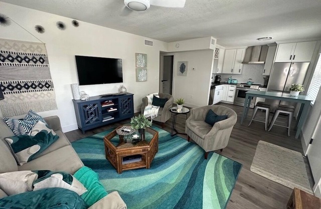 Palm @ El Tropicale Vacation Rentals Downtown Sarasota