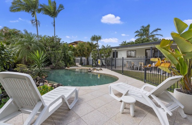 Palm Hideaway - Holiday Hub Bribie Island
