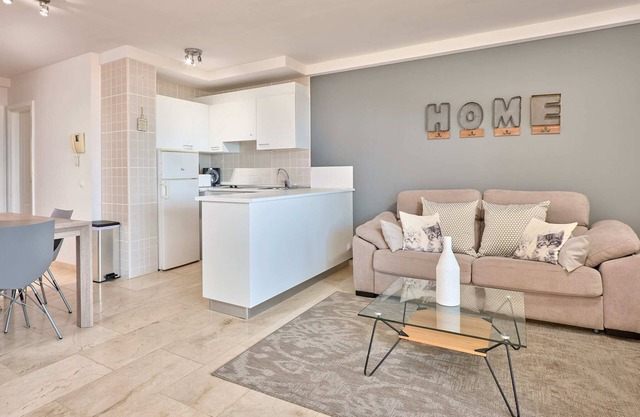 PALM MAR STANDING 1 BEDROOM WITH GARAGE AND INCREDIBLE VIEW FRONT OF SEA IN PALM M
