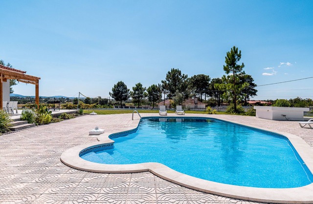 Palmela Sunset Villa: Mountain View, Private Pool & Wi-Fi