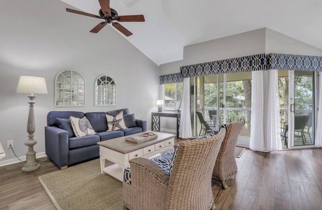 Palmetto Dunes - 713 Barrington Drive - Oceanside with pond Views
