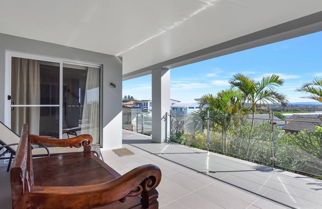 Panorama Beach House - Coastal Luxury with Stunning Views of the Caves Coastline