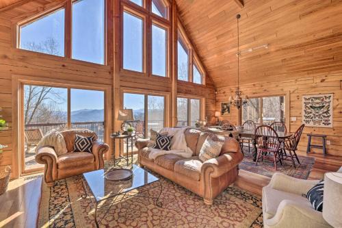Panoramic Mtn Views Luxe Smoky Mountain Cabin!