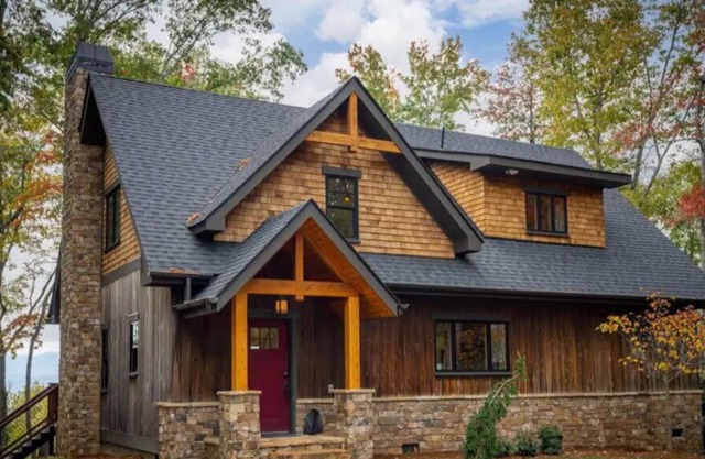 Panoramic Mtn View’s-Sauna-Hot Tub-Game Room-Waterfalls, hiking, biking w/in min