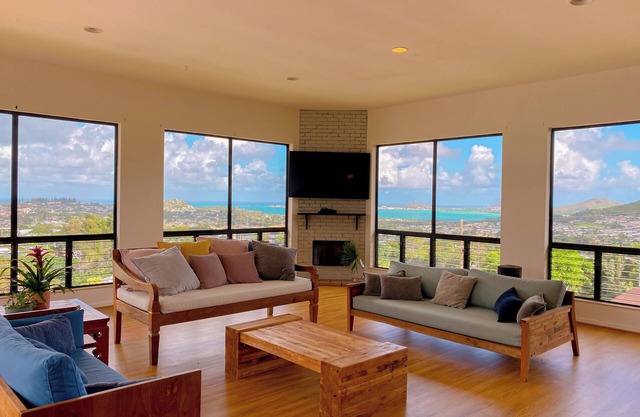 Panoramic Ocean & Mountain Views -we have full availability please message
