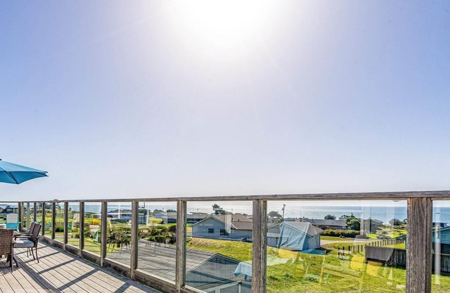 Panoramic ocean views with 3 king beds, 2 units, firepit and fireplace!
