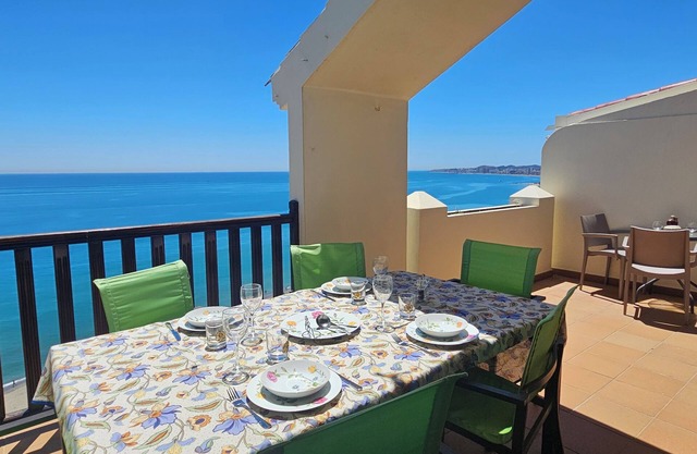 Panoramic Penthouse of Art with pool, panoramic sea view, beach 3 min walk