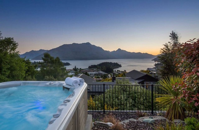 Panoramic Queenscliff | Great location | Spa with a view