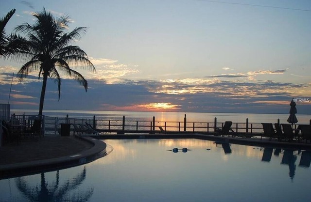 Panoramic stunning waterfront views of Tampa Bay, updated all including kitchen