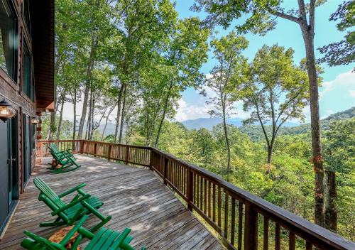 Panoramic Views and 7 Private Acres at Hazey View