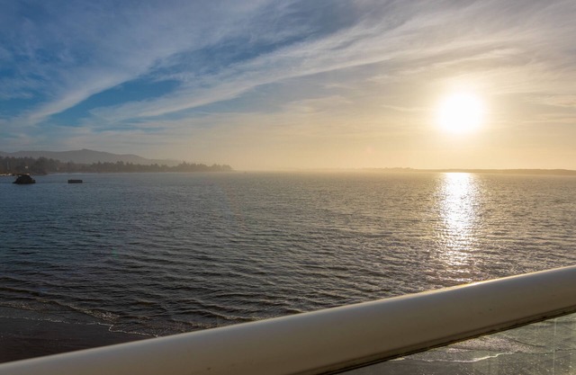 Panoramic Views From this Bay Front Condo, Steps to Dining and Shopping!