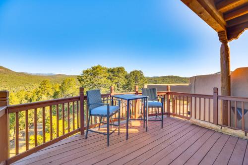 Panoramic Vistas and Hot Tub Adobe Near Pecos River