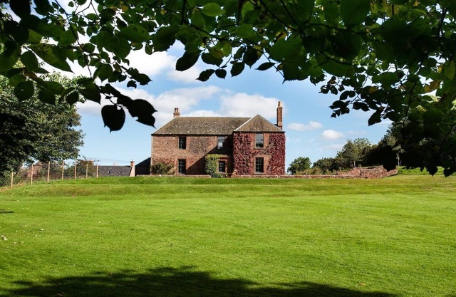 PAPPLE FARMHOUSE AT PAPPLE STEADTING - a luxury 4 bedroom famrhouse in the hear of East Lothian