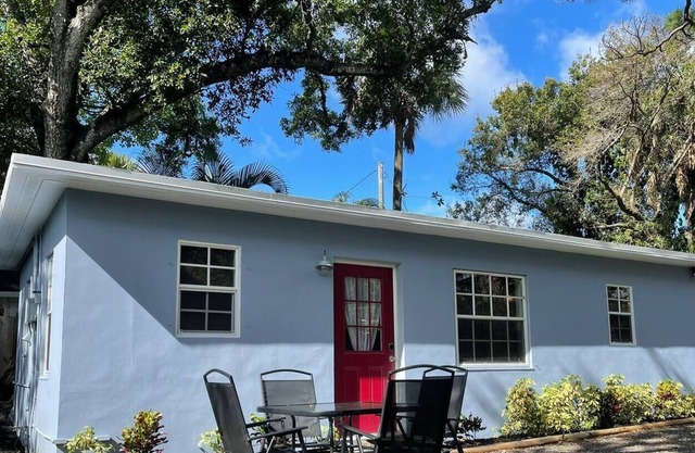 Paradise Blue - Private Cottage - Patio/Parking/Pets