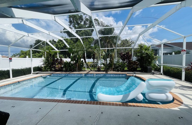 Paradise Heated Pool near House Near Siesta Key Beach and IMG Academy