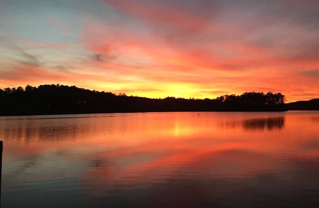 Paradise Lakefront Home in Hot Springs Village, AR