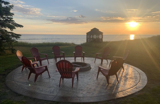 Paradise Lake Michigan Beach home with inground pool, hot tub, sleeps 20