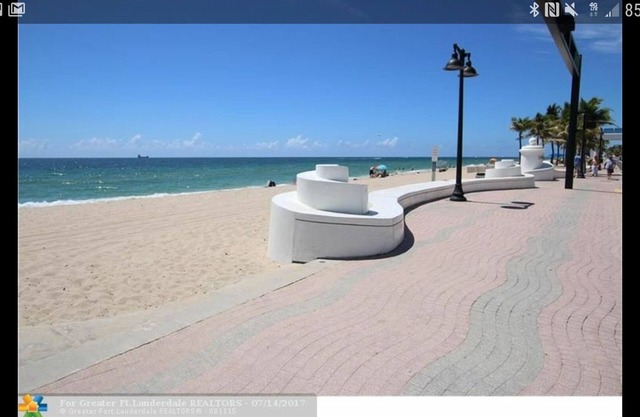 Paradise on the intracoastal 1 block from the beach!