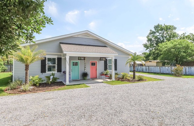 Paradise Palms: modern, very comfortable , unit in beautiful beach town