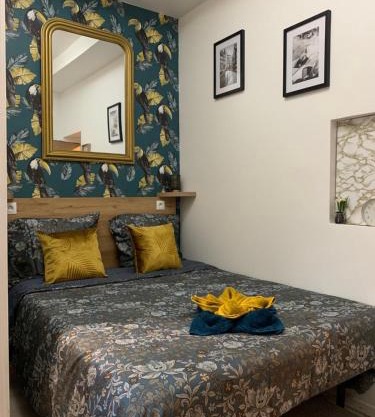 Paris Golden Studio