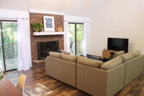 Paris Mountain Loft Home