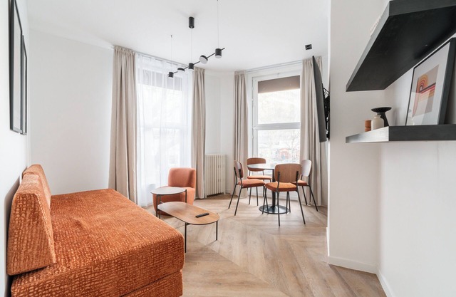 Parisian Design Apartment - 2 rooms - sleeps 4 - Palais Maillot