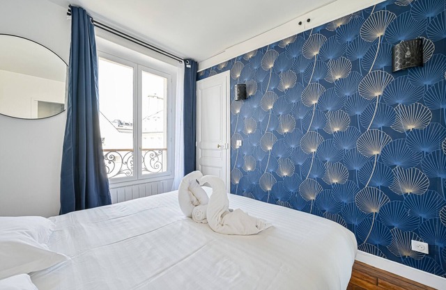Parisian Flat at Square Du Temple - N192