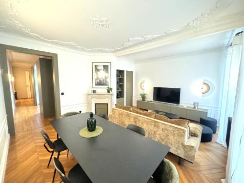 Parisian Luxury Style - Heart of Montparnasse