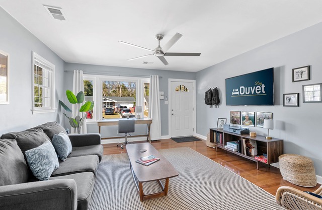 Park Circle Oasis | HotTub & Record Player